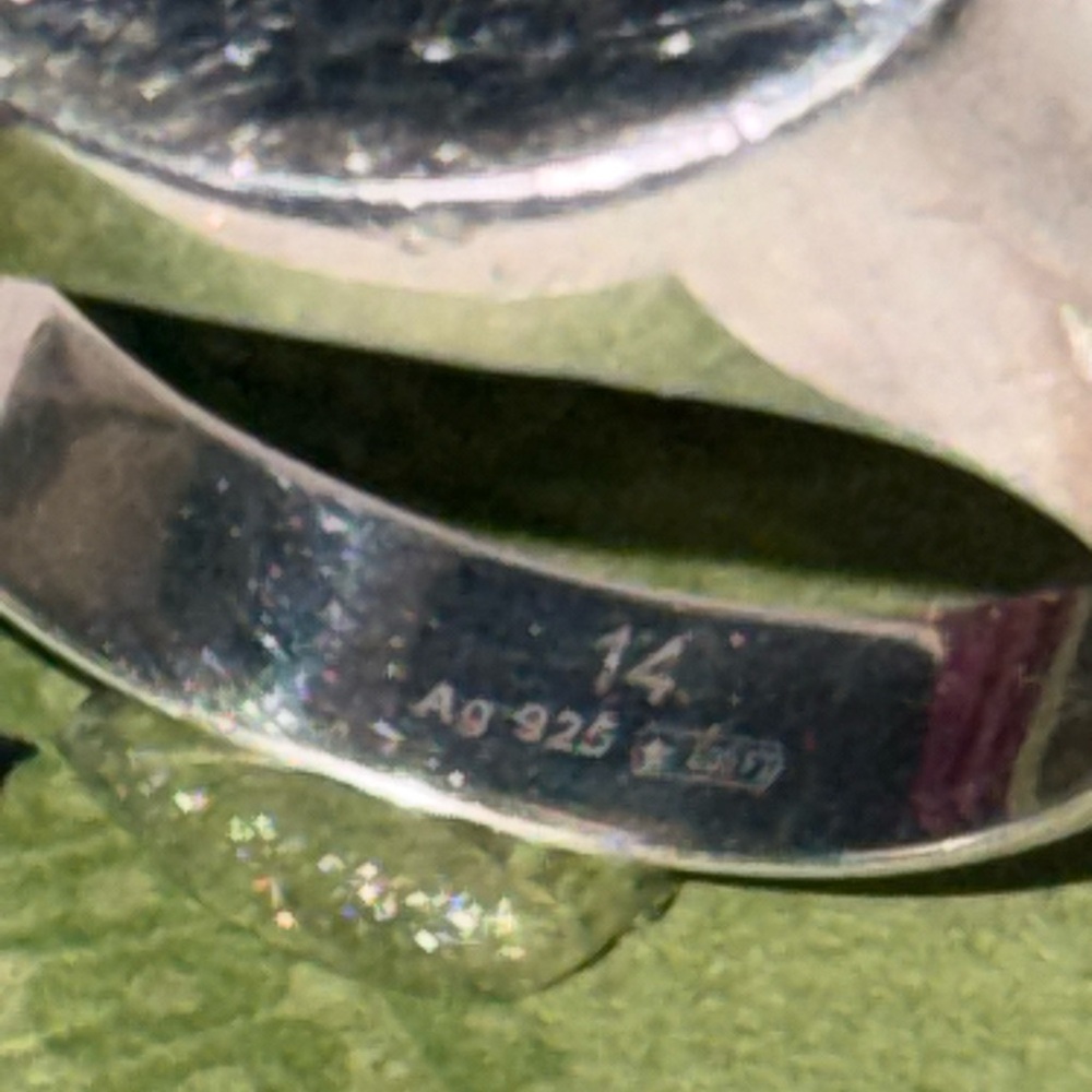 Gucci Silver Signet Ring for Men - Picture 3 of 8